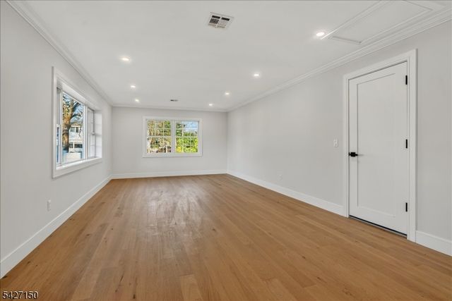 56 Manor Rd, Harrington Park Boro, NJ 07640