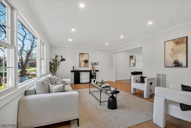 56 Manor Rd, Harrington Park Boro, NJ 07640