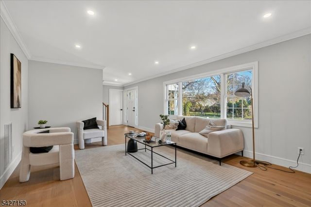56 Manor Rd, Harrington Park Boro, NJ 07640