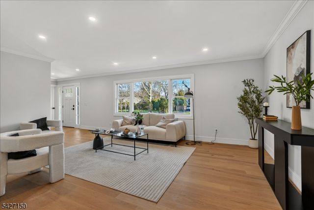 56 Manor Rd, Harrington Park Boro, NJ 07640