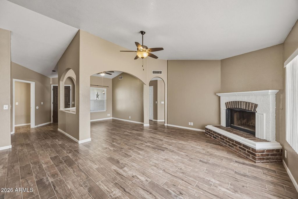 10243 W READE Avenue, Glendale, AZ 85307 — photo 4