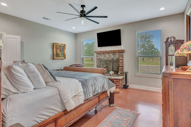 129 Whiskey Ranch Road, Runaway Bay, TX 76426
