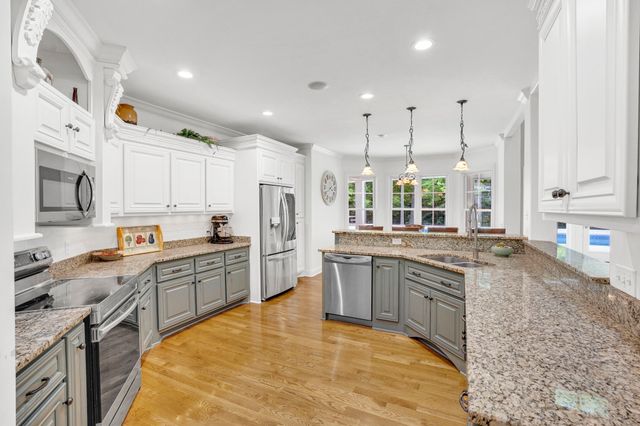 6948 Whispering Oaks Dr, Springfield, TN 37172