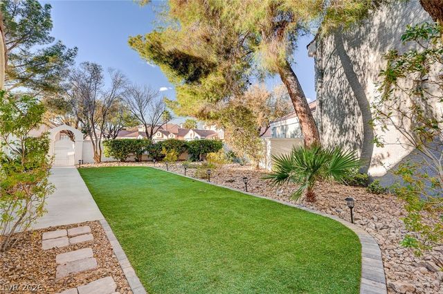 5256 Crooked Valley Drive, Las Vegas, NV 89149