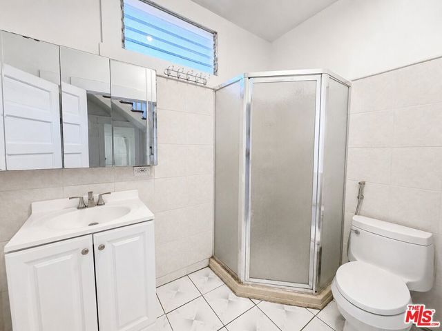 1186 W 37th Drive, Los Angeles, CA 90007