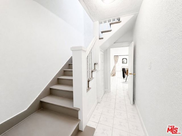 1186 W 37th Drive, Los Angeles, CA 90007