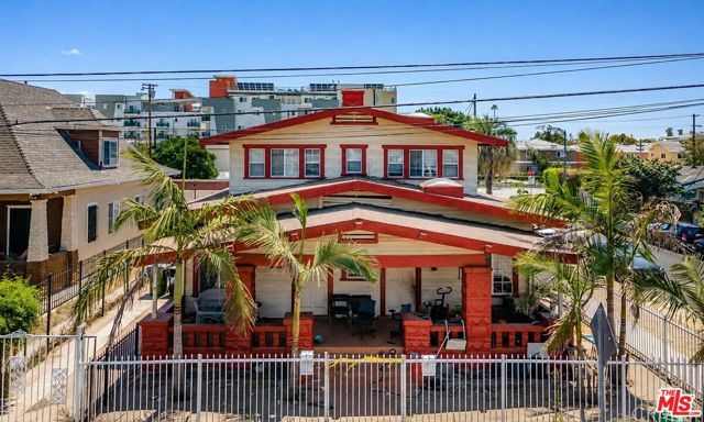 1186 W 37th Drive, Los Angeles, CA 90007