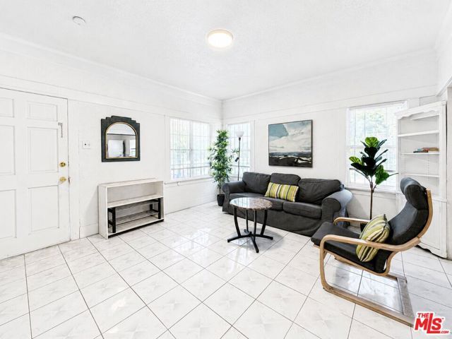 1186 W 37th Drive, Los Angeles, CA 90007