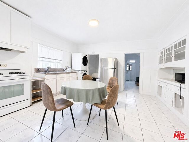 1186 W 37th Drive, Los Angeles, CA 90007