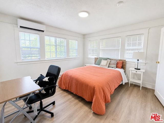 1186 W 37th Drive, Los Angeles, CA 90007