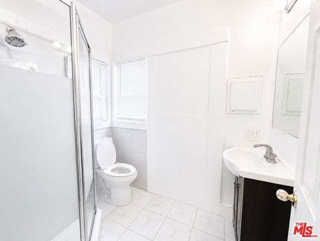 1186 W 37th Drive, Los Angeles, CA 90007