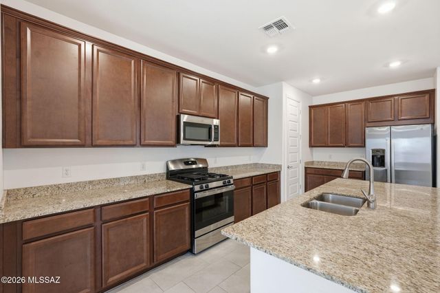 6704 E Caminito La Piscina, Tucson, AZ 85756