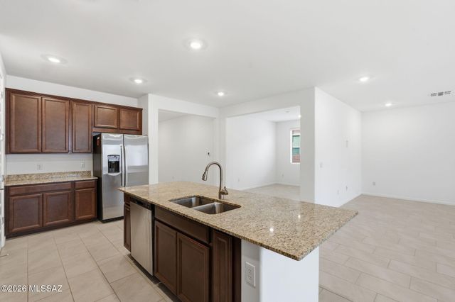 6704 E Caminito La Piscina, Tucson, AZ 85756