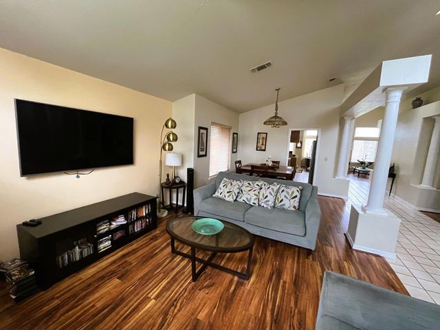 7228 Beaver Falls Way, Elk Grove, CA 95758