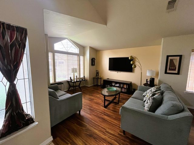 7228 Beaver Falls Way, Elk Grove, CA 95758