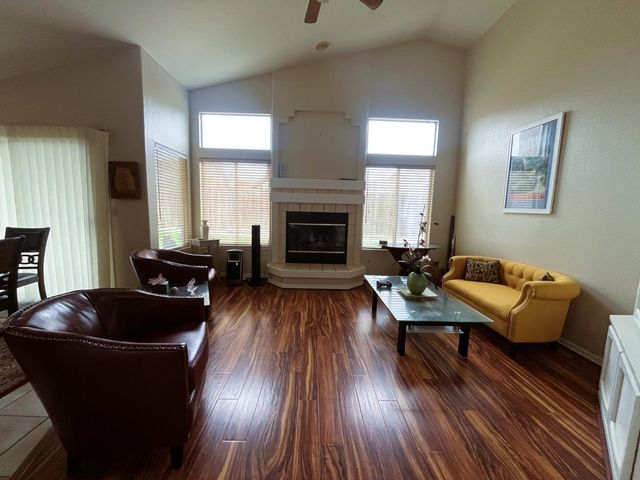 7228 Beaver Falls Way, Elk Grove, CA 95758