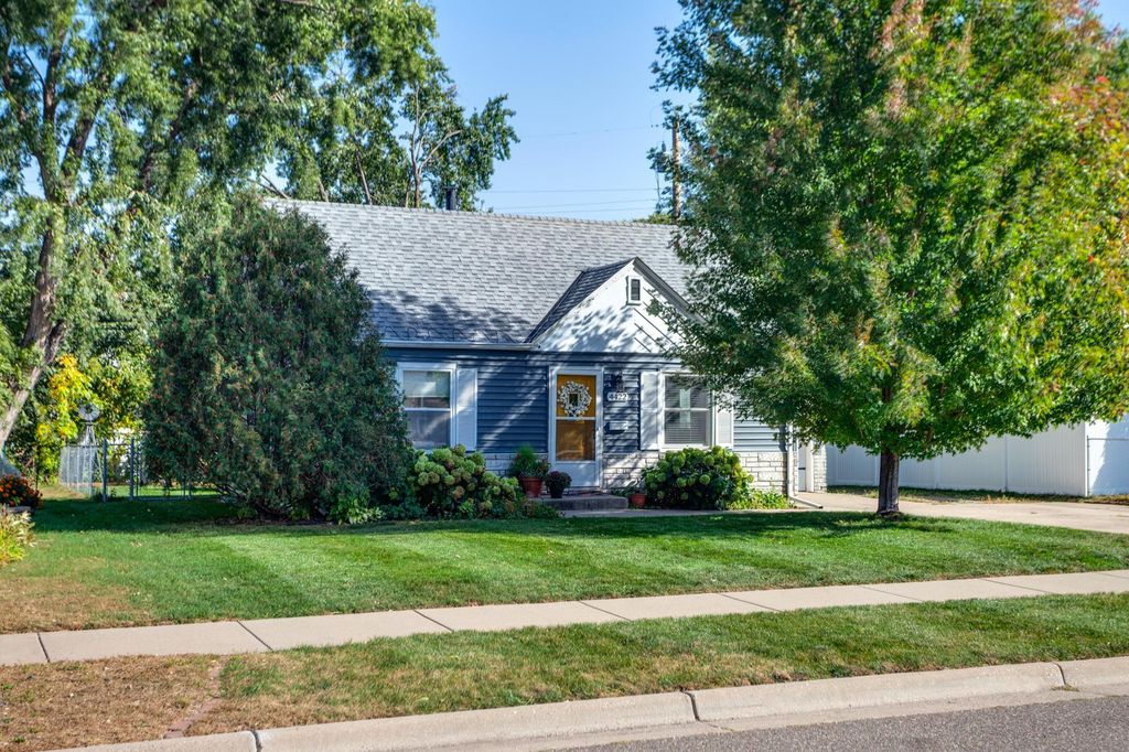 4422 Yates Avenue N, Crystal, MN 55422