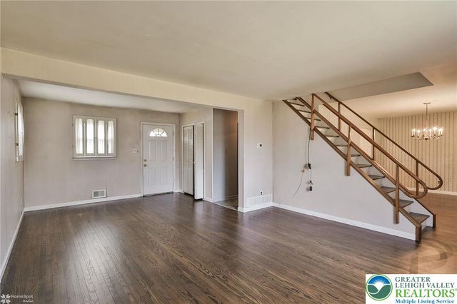 2246 Barrington Road, Bethlehem City, PA 18018