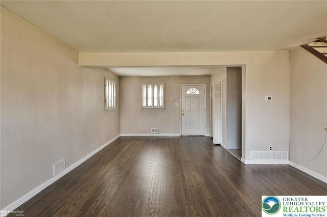 2246 Barrington Road, Bethlehem City, PA 18018