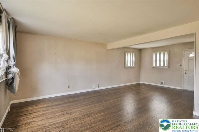 2246 Barrington Road, Bethlehem City, PA 18018