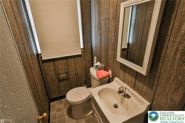 2246 Barrington Road, Bethlehem City, PA 18018