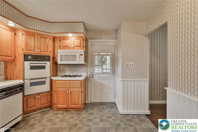 2246 Barrington Road, Bethlehem City, PA 18018