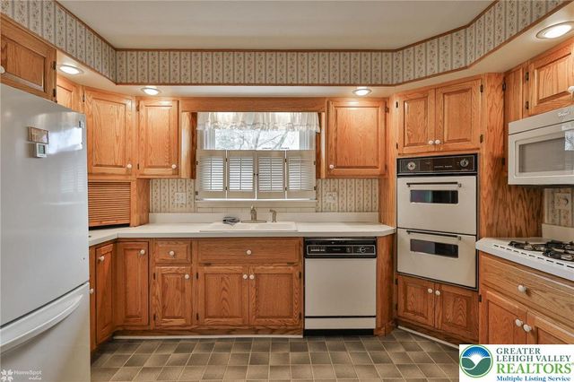 2246 Barrington Road, Bethlehem City, PA 18018