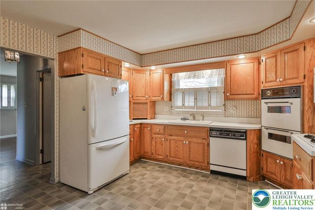 2246 Barrington Road, Bethlehem City, PA 18018