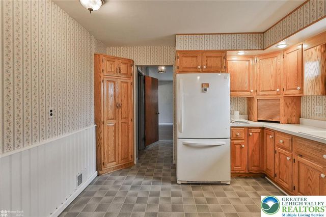 2246 Barrington Road, Bethlehem City, PA 18018