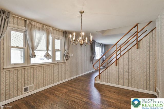 2246 Barrington Road, Bethlehem City, PA 18018