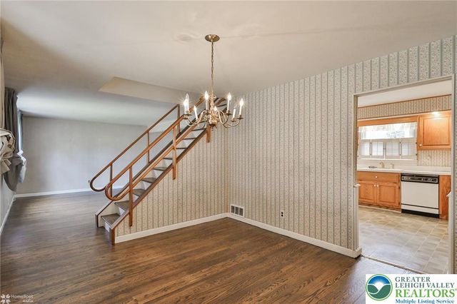 2246 Barrington Road, Bethlehem City, PA 18018