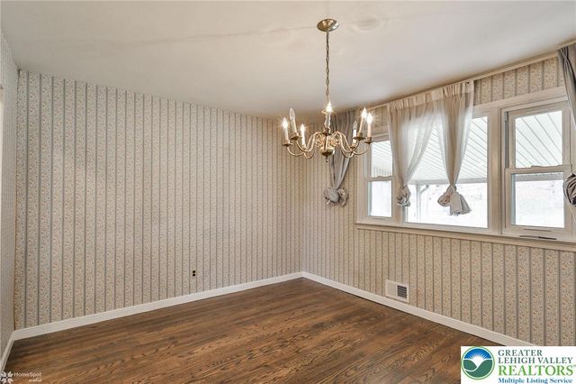 2246 Barrington Road, Bethlehem City, PA 18018