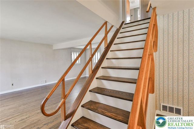 2246 Barrington Road, Bethlehem City, PA 18018