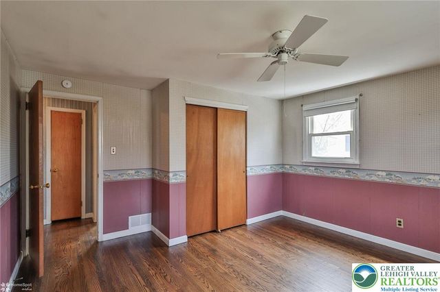 2246 Barrington Road, Bethlehem City, PA 18018