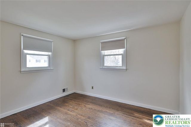 2246 Barrington Road, Bethlehem City, PA 18018