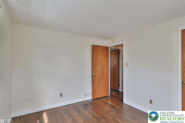 2246 Barrington Road, Bethlehem City, PA 18018