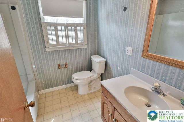 2246 Barrington Road, Bethlehem City, PA 18018