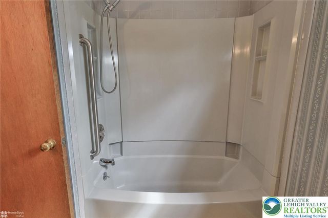 2246 Barrington Road, Bethlehem City, PA 18018