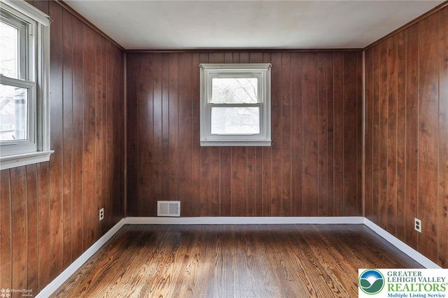 2246 Barrington Road, Bethlehem City, PA 18018