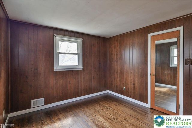 2246 Barrington Road, Bethlehem City, PA 18018