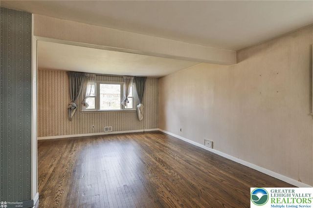 2246 Barrington Road, Bethlehem City, PA 18018