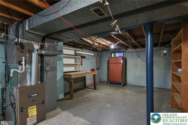 2246 Barrington Road, Bethlehem City, PA 18018