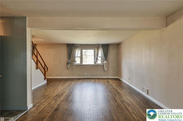 2246 Barrington Road, Bethlehem City, PA 18018