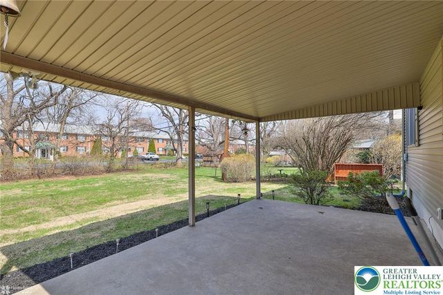 2246 Barrington Road, Bethlehem City, PA 18018