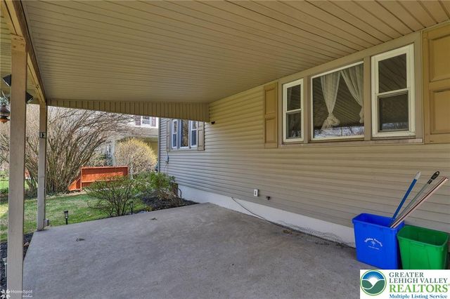 2246 Barrington Road, Bethlehem City, PA 18018