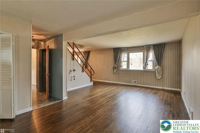 2246 Barrington Road, Bethlehem City, PA 18018