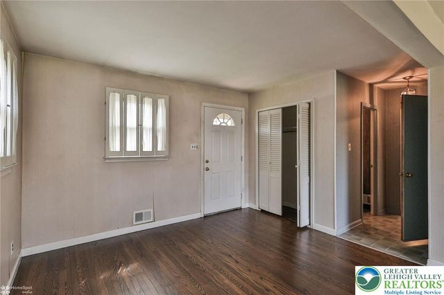 2246 Barrington Road, Bethlehem City, PA 18018