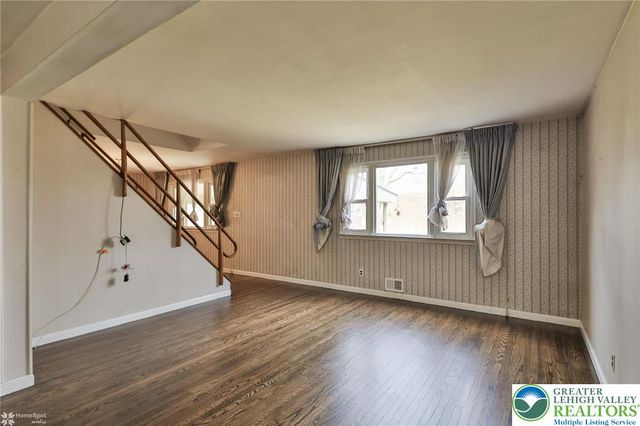 2246 Barrington Road, Bethlehem City, PA 18018