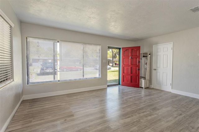 506 S ELSASSER STREET, Deland, FL 32720