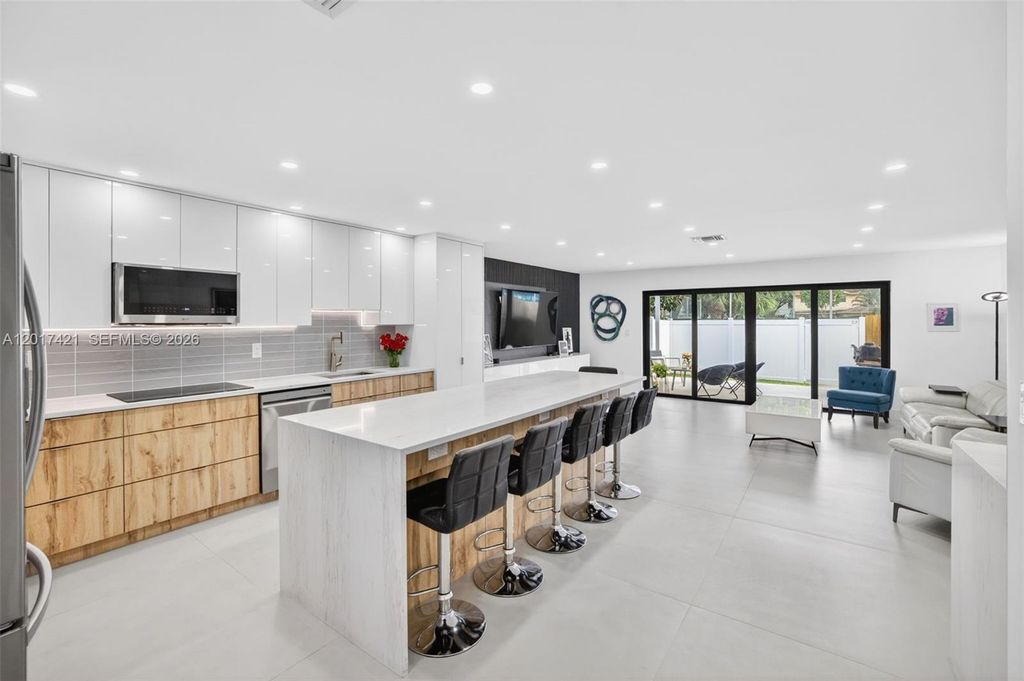 Image 1 of property listing at 3848 Atlanta St, Hollywood, FL 33021